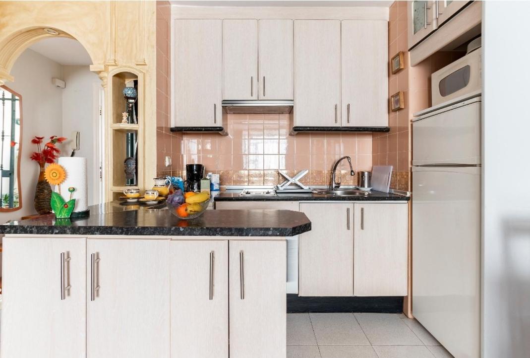 Apartamento Oasis Torremolinos Luaran gambar